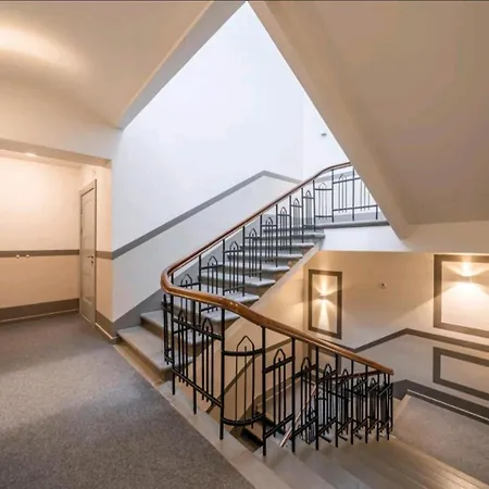 Old Town Serenity Breeze Prime Location Apartment